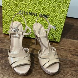 GUC Gianni Bini platform heels